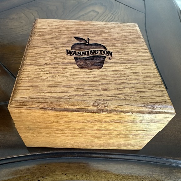VTG Apple Washington State Logo Wooden Storage Trinket Box Brown‎ 4" x 4" x 2.5" - Picture 1 of 12